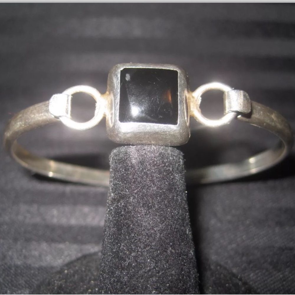 VINTAGE Mexico Sterling Silver 925 Bangle Bracelet with inlay Black Onyx Stone